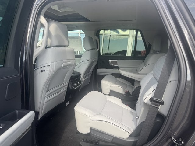 2025 Ford Expedition Platinum®