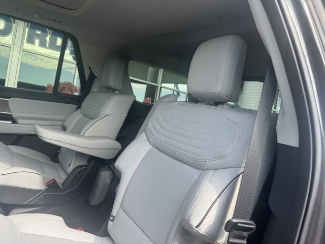 2025 Ford Expedition Platinum®