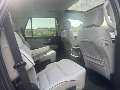 2025 Ford Expedition Platinum®