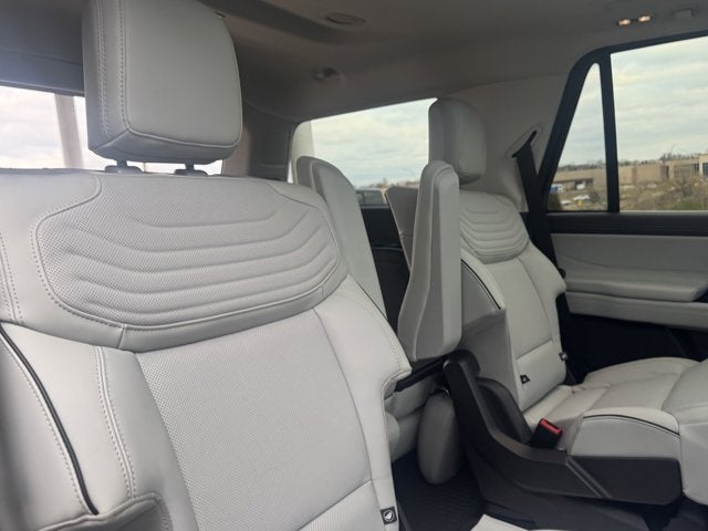 2025 Ford Expedition Platinum®