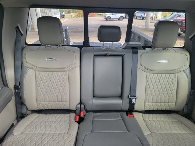 2027 Ford Super Duty F-350 SRW Platinum