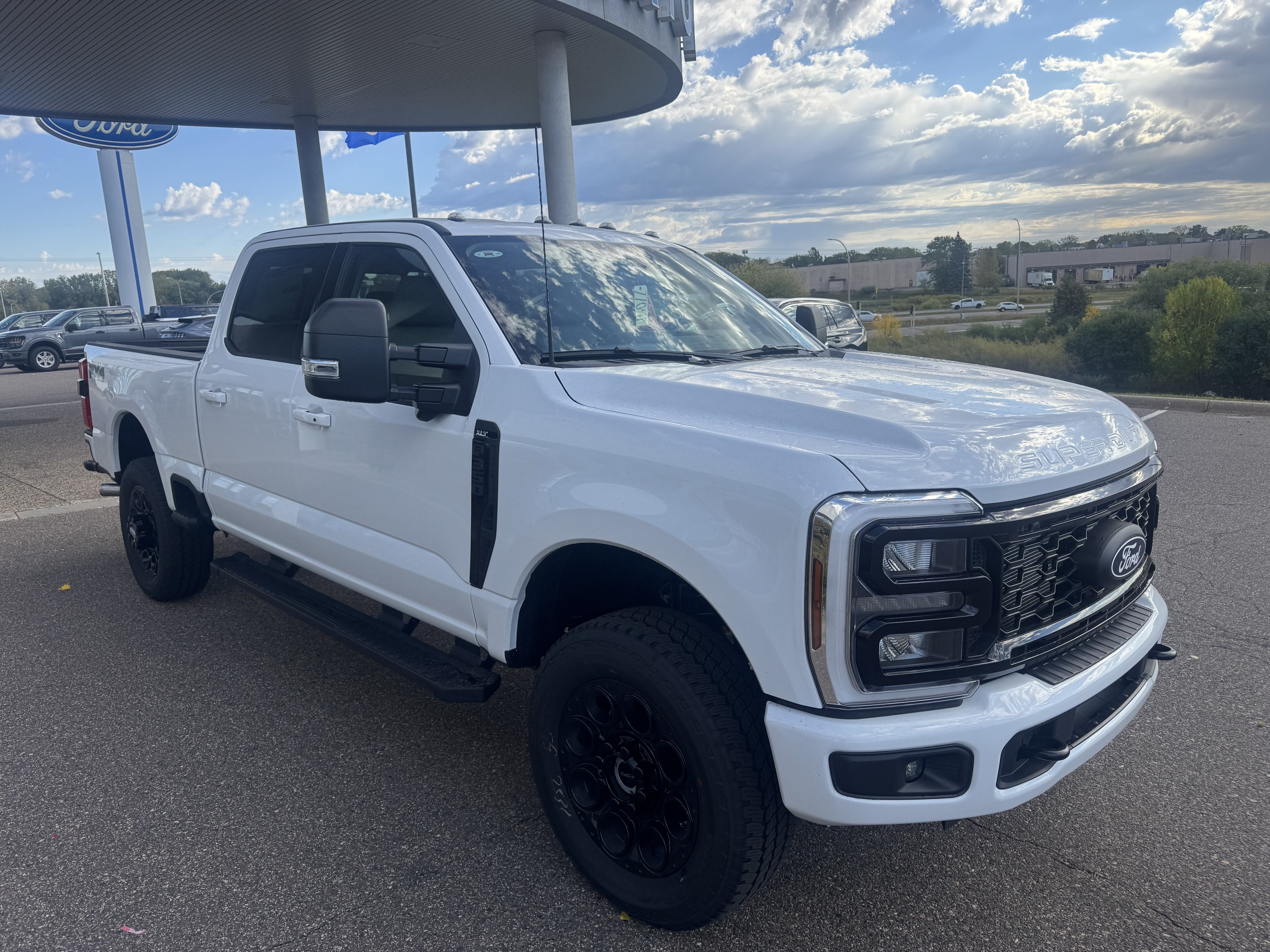 2027 Ford Super Duty F-350® XLT