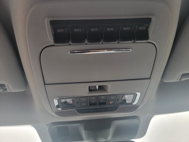 2027 Ford Super Duty F-350® Lariat®