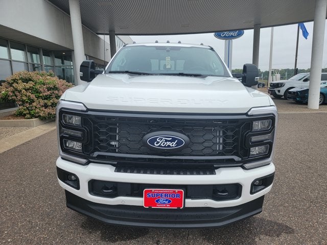 2027 Ford Super Duty F-350® Lariat®