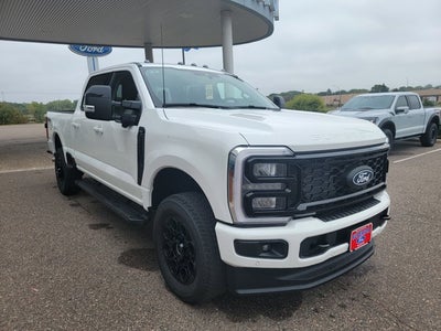 2027 Ford Super Duty F-350® Lariat®