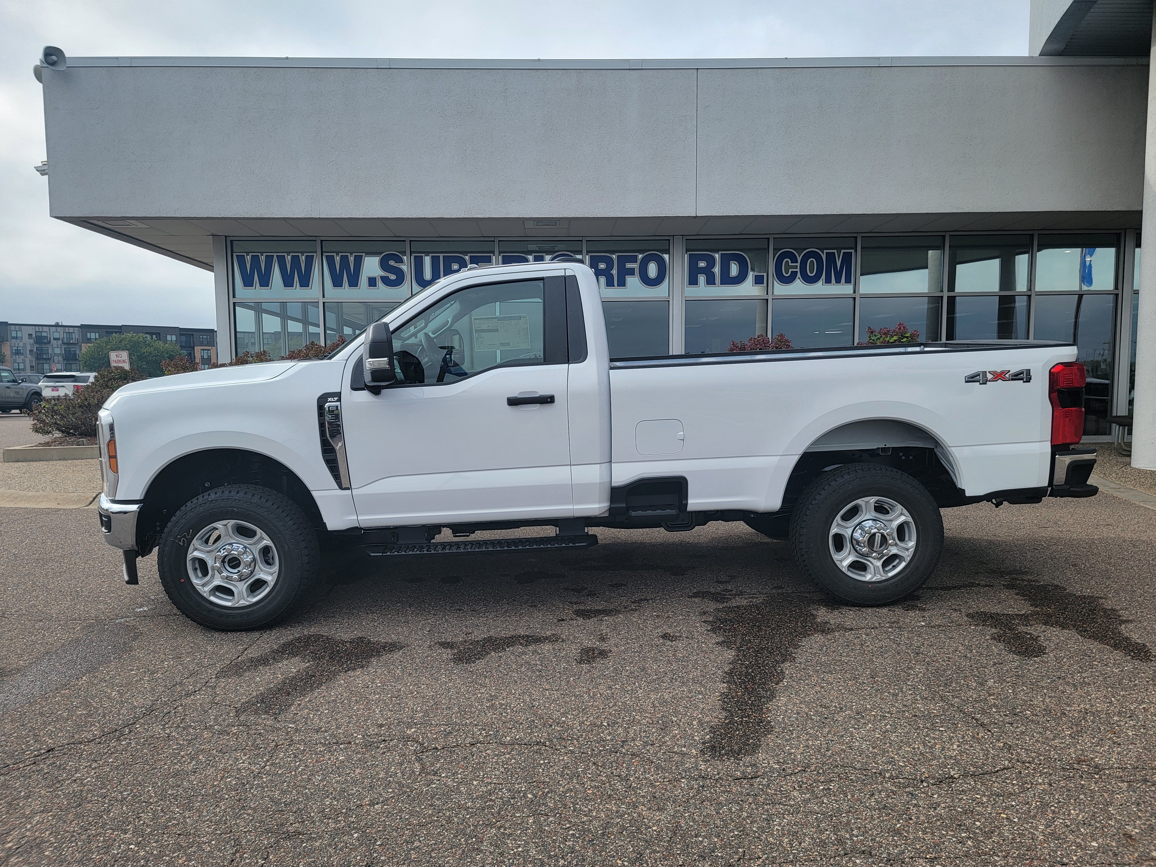 2027 Ford Super Duty F-350® XLT