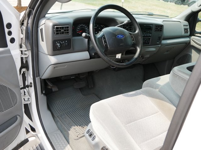 2004 Ford Super Duty F-350 SRW XLT