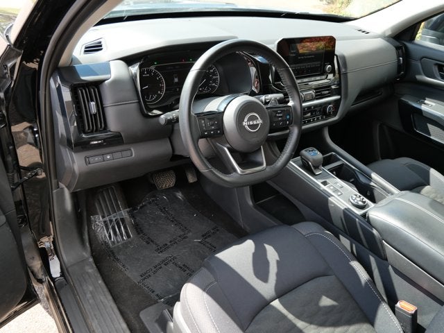 2023 Nissan Pathfinder SV