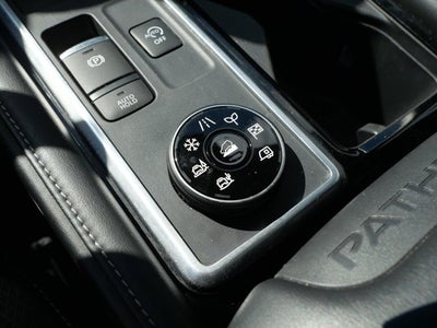 2023 Nissan Pathfinder SV