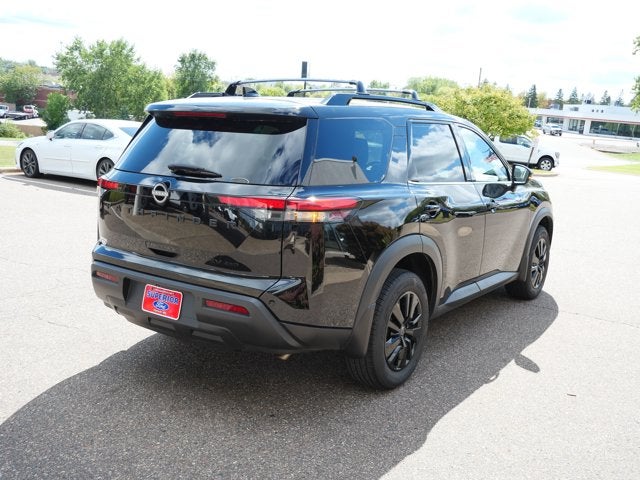 2023 Nissan Pathfinder SV