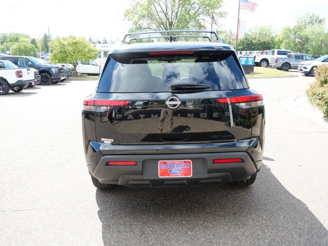 2023 Nissan Pathfinder SV