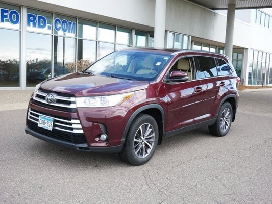 Used 2019 Toyota Highlander XLE with VIN 5TDJZRFH5KS943142 for sale in Plymouth, Minnesota