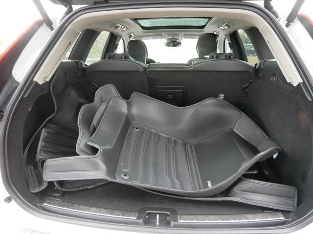 2023 Volvo XC60 Plus Dark Theme