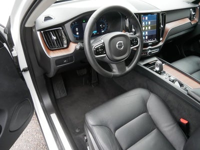 2023 Volvo XC60 Plus Dark Theme
