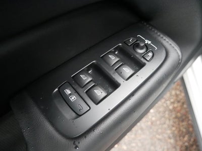 2023 Volvo XC60 Plus Dark Theme