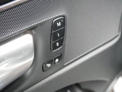 2023 Volvo XC60 Plus Dark Theme