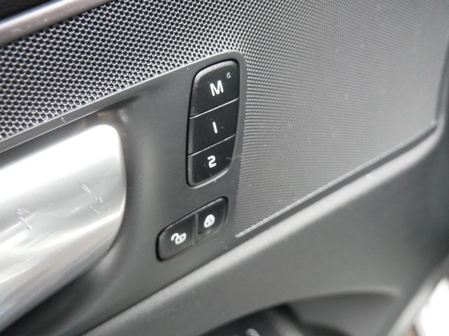 2023 Volvo XC60 Plus Dark Theme