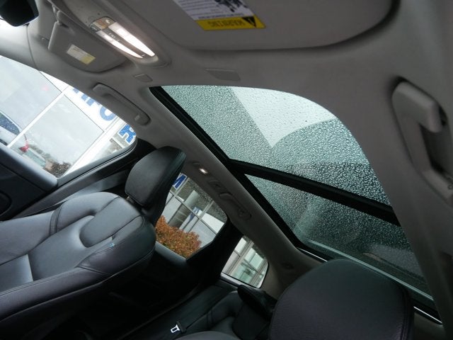 2023 Volvo XC60 Plus Dark Theme