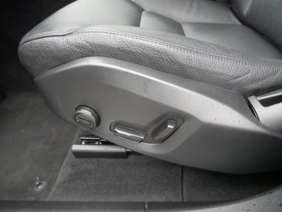 2023 Volvo XC60 Plus Dark Theme