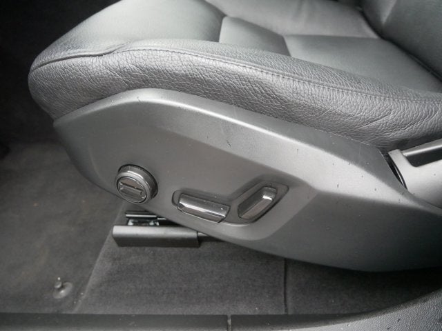 2023 Volvo XC60 Plus Dark Theme