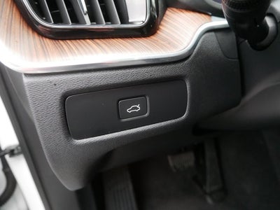 2023 Volvo XC60 Plus Dark Theme