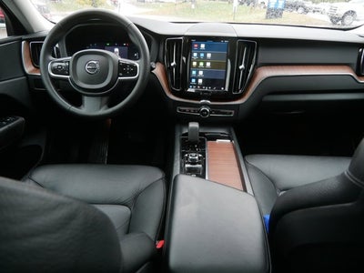 2023 Volvo XC60 Plus Dark Theme