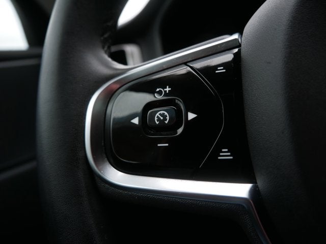 2023 Volvo XC60 Plus Dark Theme