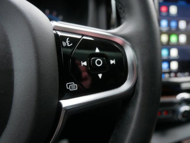 2023 Volvo XC60 Plus Dark Theme